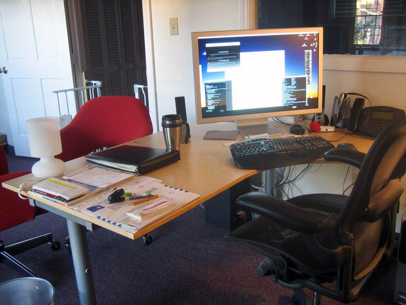 Apple Cinema Display 30″ — легендарный монитор Apple с выдающимся качеством изображения